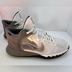 Nike Kyire Flytrap 5 Youth Size 6.5 Athletic Shoes DD0340-112 Pre-owned